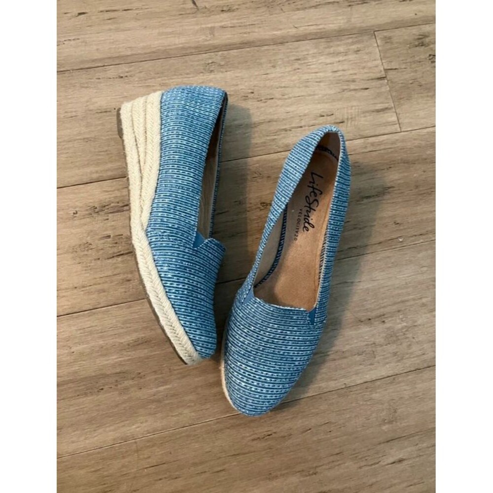 Life Stride blue women’s wedge espadrilles size 9.5